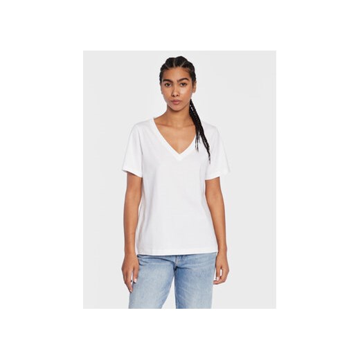 Calvin Klein T-Shirt Smooth K20K205338 Biały Regular Fit ze sklepu MODIVO w kategorii Bluzki damskie - zdjęcie 168631988
