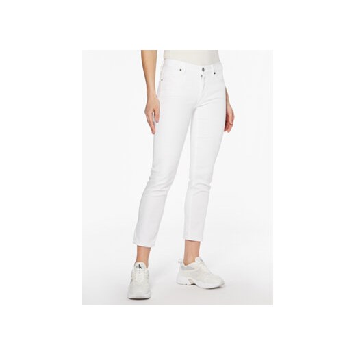 Calvin Klein Jeansy K20K205159 Biały Slim Fit ze sklepu MODIVO w kategorii Jeansy damskie - zdjęcie 168640518