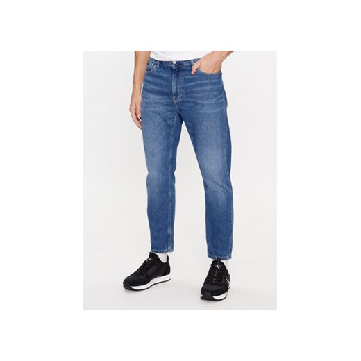 Calvin Klein Jeans Jeansy Dad J30J323368 Niebieski Regular Fit ze sklepu MODIVO w kategorii Jeansy męskie - zdjęcie 168641818