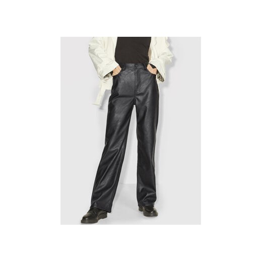 JJXX Spodnie z imitacji skóry Kenya 12201557 Czarny Regular Fit ze sklepu MODIVO w kategorii Spodnie damskie - zdjęcie 168647409