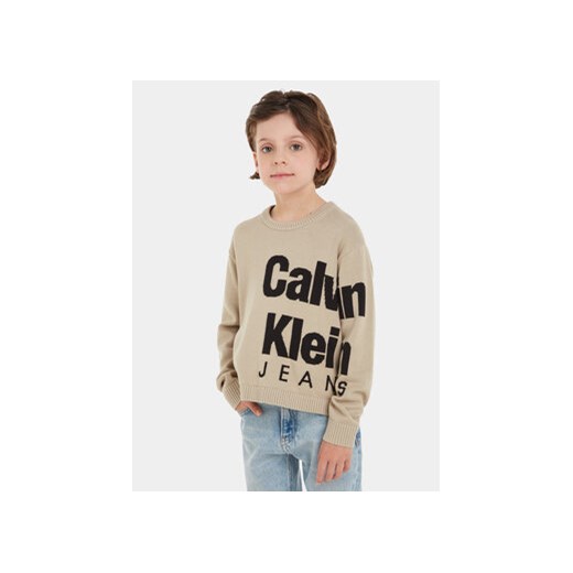 Calvin Klein Jeans Sweter Blown Up Logo IB0IB01874 Beżowy Regular Fit ze sklepu MODIVO w kategorii Swetry chłopięce - zdjęcie 168649275