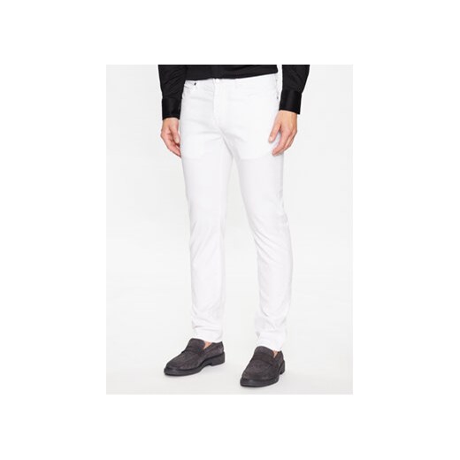 Baldessarini Spodnie materiałowe B1 16502/000/2424 Biały Regular Fit ze sklepu MODIVO w kategorii Spodnie męskie - zdjęcie 168649585