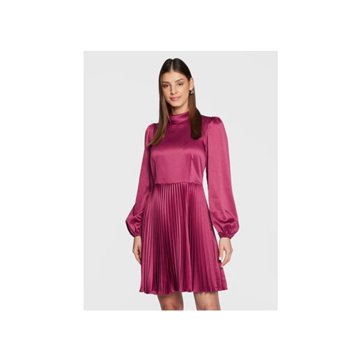 Closet London Sukienka koktajlowa D8554 Fioletowy Regular Fit ze sklepu MODIVO w kategorii Sukienki - zdjęcie 168651245