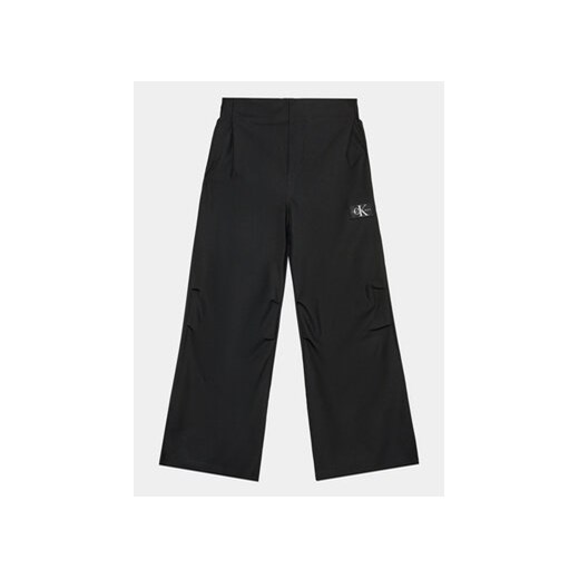 Calvin Klein Jeans Spodnie materiałowe Modern IG0IG02288 Czarny Regular Fit ze sklepu MODIVO w kategorii Spodnie dziewczęce - zdjęcie 168651628