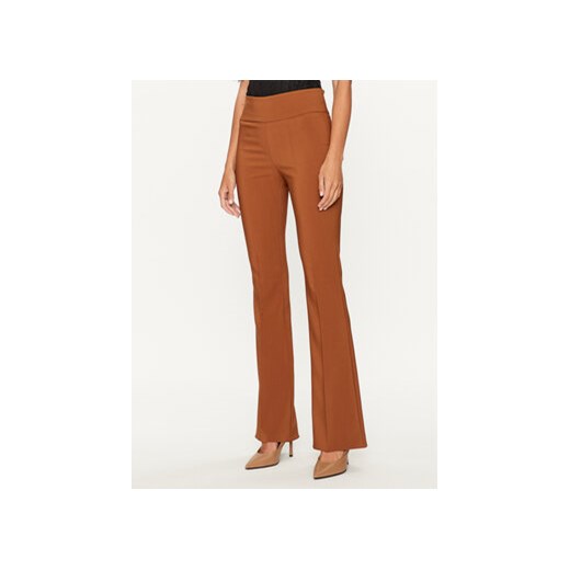 Rinascimento Spodnie materiałowe CFC0114971003 Brązowy Regular Fit ze sklepu MODIVO w kategorii Spodnie damskie - zdjęcie 168663896