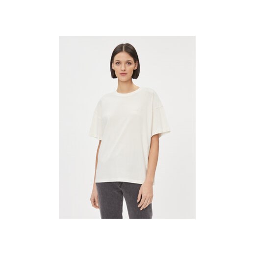 Wrangler T-Shirt Girlfriend 112343069 Biały Loose Fit ze sklepu MODIVO w kategorii Bluzki damskie - zdjęcie 168667966