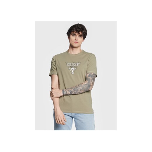 Guess T-Shirt Geo Triangle M3GI23 J1314 Zielony Slim Fit ze sklepu MODIVO w kategorii T-shirty męskie - zdjęcie 168675356