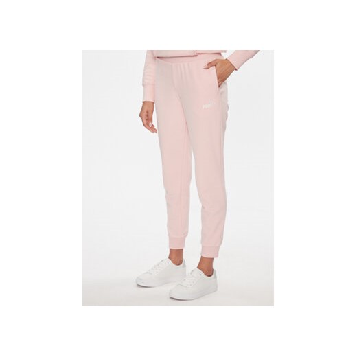 Puma Spodnie dresowe Ess Elevated 673789 Różowy Regular Fit ze sklepu MODIVO w kategorii Spodnie damskie - zdjęcie 168675385