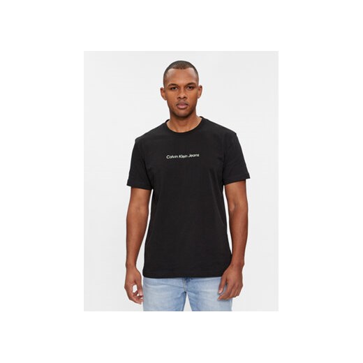Calvin Klein Jeans T-Shirt Mirrored J30J324646 Czarny Regular Fit ze sklepu MODIVO w kategorii T-shirty męskie - zdjęcie 168678538