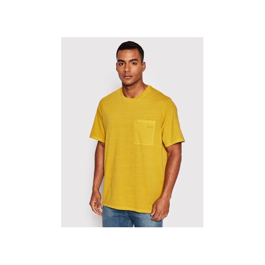 Levi's® T-Shirt Easy Pocket A3697-0001 Żółty Relaxed Fit ze sklepu MODIVO w kategorii T-shirty męskie - zdjęcie 168690187