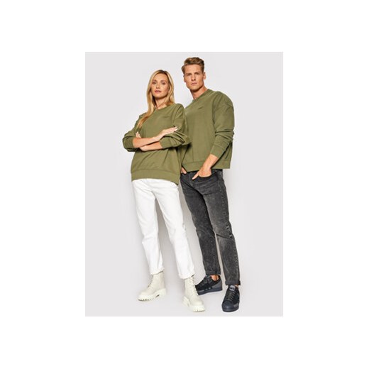 Levi's® Bluza Unisex Standard A0886-0009 Zielony Relaxed Fit ze sklepu MODIVO w kategorii Bluzy męskie - zdjęcie 168695038