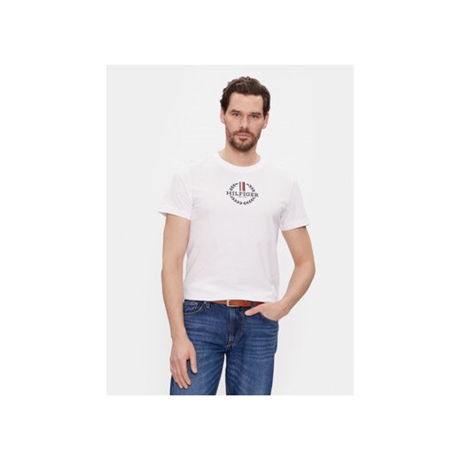 Tommy Hilfiger T-Shirt Global Stripe MW0MW34388 Biały Regular Fit ze sklepu MODIVO w kategorii T-shirty męskie - zdjęcie 168696159