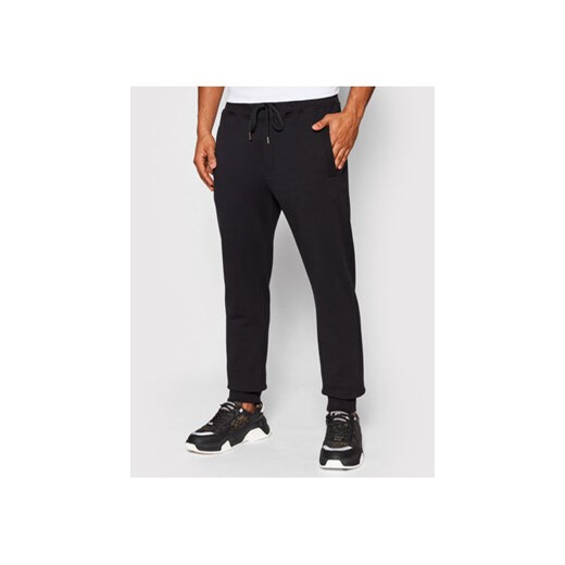 Versace Jeans Couture Spodnie dresowe Vemblem Embro 72GAAT04 Czarny Regular Fit ze sklepu MODIVO w kategorii Spodnie męskie - zdjęcie 168701059