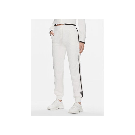 Guess Spodnie dresowe Cheri V4RB08 KBSL0 Biały Regular Fit ze sklepu MODIVO w kategorii Spodnie damskie - zdjęcie 168716736