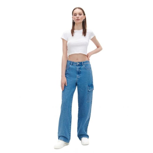 Cropp - Niebieskie jeansy cargo straight - niebieski ze sklepu Cropp w kategorii Jeansy damskie - zdjęcie 168796457