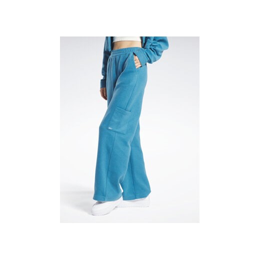 Reebok Spodnie dresowe Reebok Classics Reverse Fleece Wide Leg Joggers HS0385 Niebieski ze sklepu MODIVO w kategorii Spodnie damskie - zdjęcie 168810185
