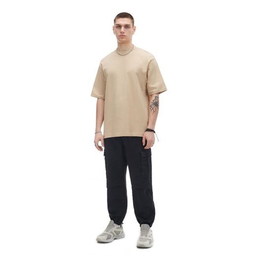 Cropp - Beżowy t-shirt comfort - beżowy ze sklepu Cropp w kategorii T-shirty męskie - zdjęcie 168835608