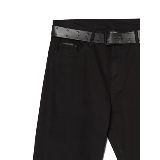 Cropp - Czarne spodnie regular z paskiem - czarny ze sklepu Cropp w kategorii Spodnie męskie - zdjęcie 168851679