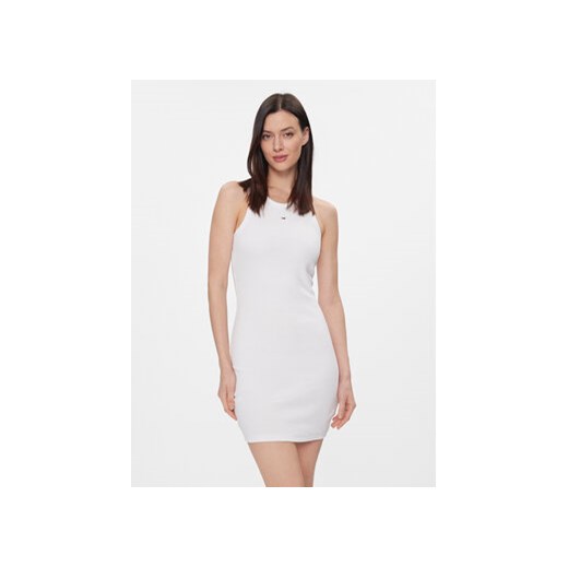 Tommy Jeans Sukienka letnia Essential DW0DW17406 Biały Skinny Fit ze sklepu MODIVO w kategorii Sukienki - zdjęcie 168855078