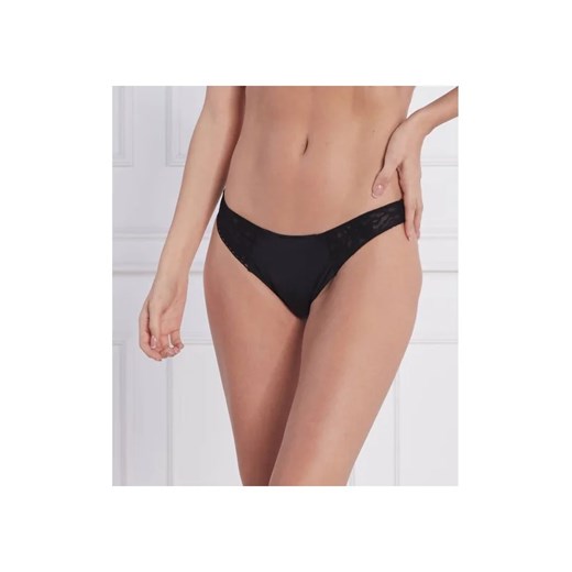 Calvin Klein Underwear Stringi ze sklepu Gomez Fashion Store w kategorii Majtki damskie - zdjęcie 168934117
