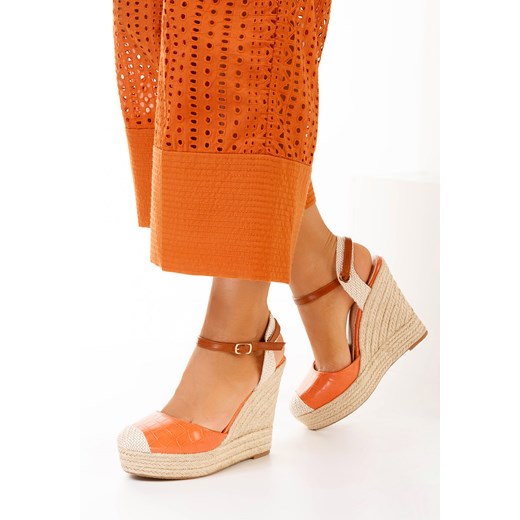 Pomarańczowe sandały na koturnie Benisa V2 ze sklepu Zapatos w kategorii Sandały damskie - zdjęcie 168962625