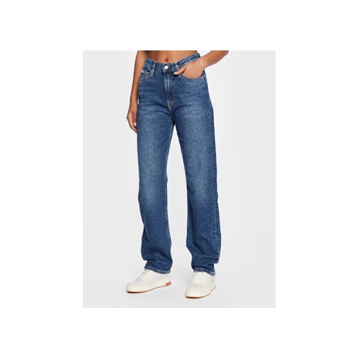 Calvin Klein Jeans Jeansy J20J220206 Niebieski Regular Fit ze sklepu MODIVO w kategorii Jeansy damskie - zdjęcie 168971826