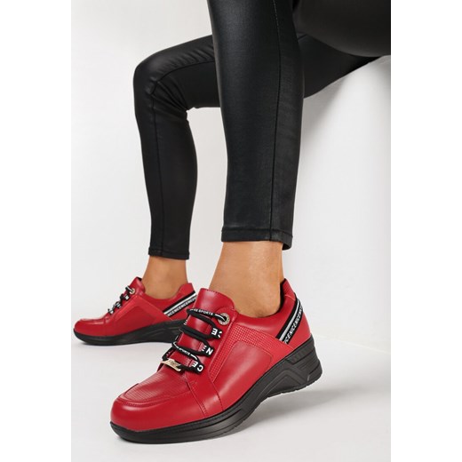 Czerwone Sneakersy na Niskim Koturnie z Ozdobnymi Napisami ze Skórzaną Wkładką Drilvia ze sklepu born2be.pl w kategorii Buty sportowe damskie - zdjęcie 168987096