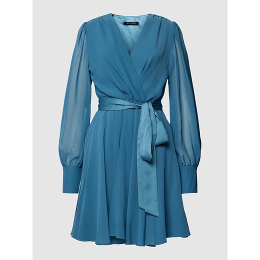 Swing sukienka w serek niebieska kopertowa z długim rękawem mini 