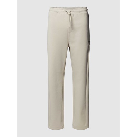 Spodnie dresowe z nadrukiem z logo model ‘Hadim’ ze sklepu Peek&Cloppenburg  w kategorii Spodnie męskie - zdjęcie 168993618