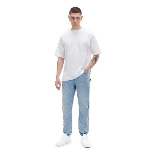 Cropp - Niebieskie jeansowe joggery - niebieski ze sklepu Cropp w kategorii Jeansy męskie - zdjęcie 169079497