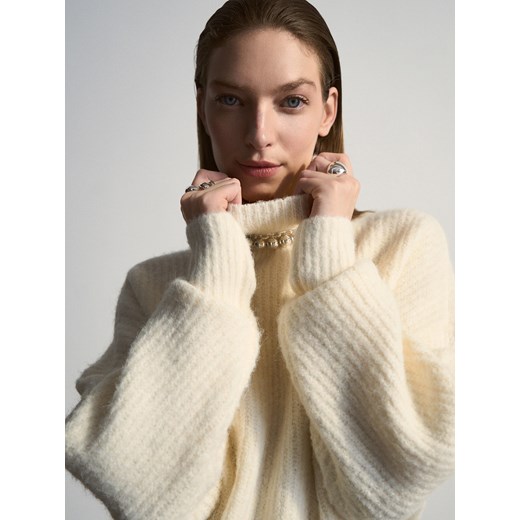 Reserved - Sweter z domieszką wełny - biały ze sklepu Reserved w kategorii Swetry damskie - zdjęcie 169092336