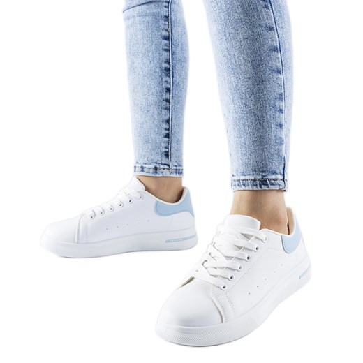 Biało-niebieskie sneakersy Leland białe ze sklepu ButyModne.pl w kategorii Trampki damskie - zdjęcie 169167348