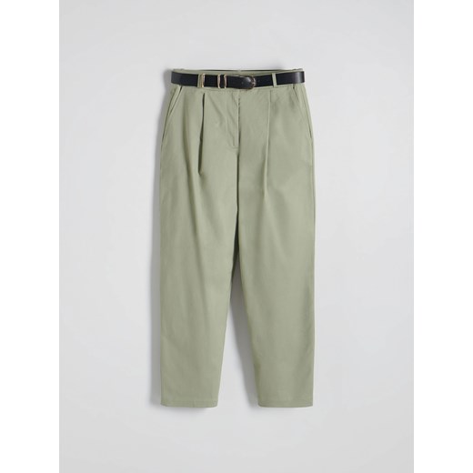 Reserved - Spodnie chino z paskiem - jasnozielony ze sklepu Reserved w kategorii Spodnie damskie - zdjęcie 169212948