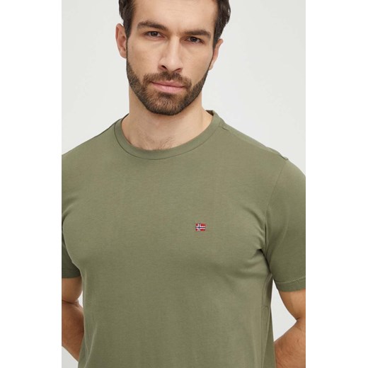 Napapijri t-shirt bawełniany Salis męski kolor zielony gładki NP0A4H8DGAE1 ze sklepu ANSWEAR.com w kategorii T-shirty męskie - zdjęcie 169214035