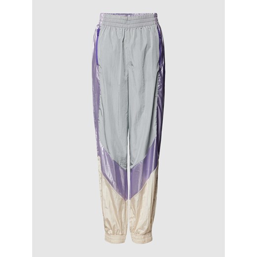 Spodnie typu track pants o luźnym kroju z elastycznym pasem model ‘FALKA’ ze sklepu Peek&Cloppenburg  w kategorii Spodnie damskie - zdjęcie 169216757