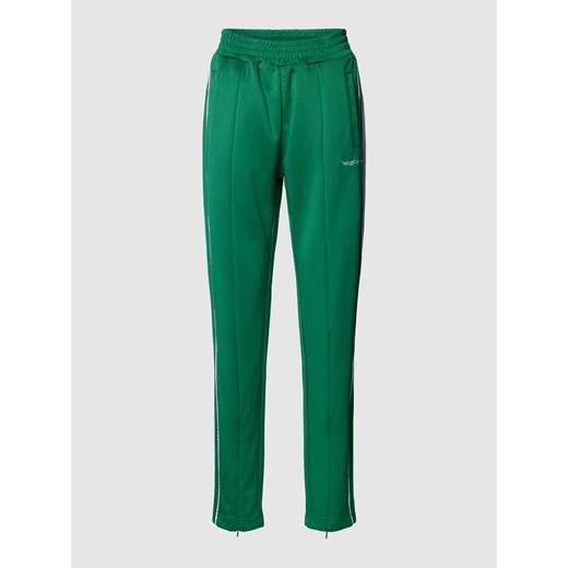 Spodnie dresowe o kroju straight fit z wyhaftowanym logo ze sklepu Peek&Cloppenburg  w kategorii Spodnie damskie - zdjęcie 169222546