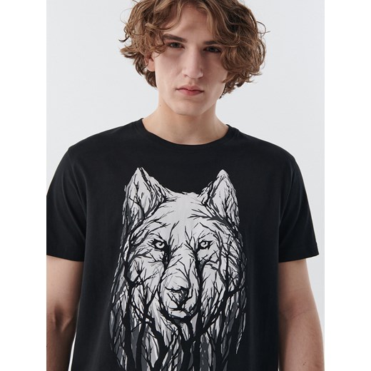 Cropp - Czarna koszulka z nadrukiem wilka - czarny Cropp S okazyjna cena Cropp