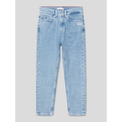 Jeansy o kroju tapered fit z detalami z logo ze sklepu Peek&Cloppenburg  w kategorii Spodnie dziewczęce - zdjęcie 169237718