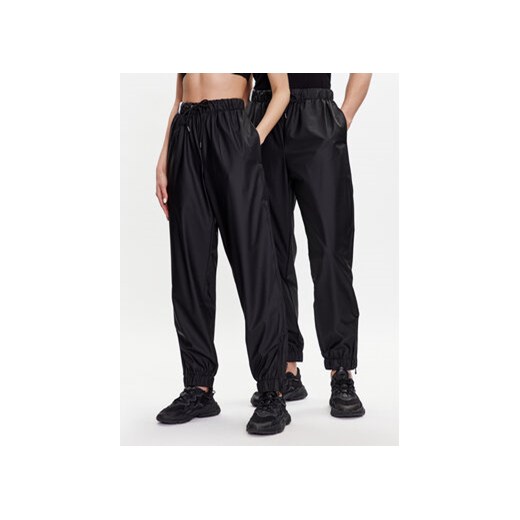 Rains Spodnie materiałowe 18560 Czarny Comfortable Fit ze sklepu MODIVO w kategorii Spodnie damskie - zdjęcie 169284396