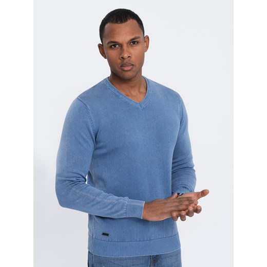 Męski sweter washowany z dekoltem w serek - niebieski V4 OM-SWOS-0108 XL Edoti