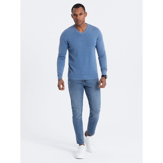 Męski sweter washowany z dekoltem w serek - niebieski V4 OM-SWOS-0108 XL Edoti