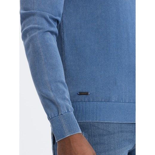 Męski sweter washowany z dekoltem w serek - niebieski V4 OM-SWOS-0108 XL Edoti