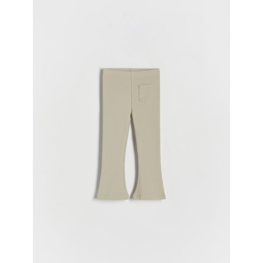 Reserved - Spodnie flare z kieszenią - zielony ze sklepu Reserved w kategorii Spodnie i półśpiochy - zdjęcie 169389007