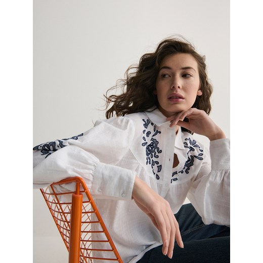 Reserved - Koszula z haftami - biały ze sklepu Reserved w kategorii Koszule damskie - zdjęcie 169393969