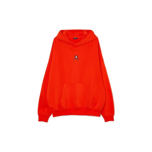 Cropp - Czerwona bluza z kapturem i nadrukiem - czerwony ze sklepu Cropp w kategorii Bluzy męskie - zdjęcie 169420276