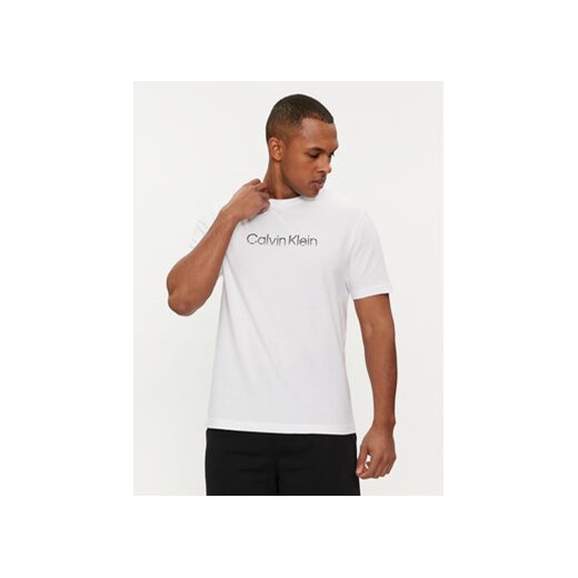 Calvin Klein T-Shirt Degrade Logo K10K112501 Biały Regular Fit ze sklepu MODIVO w kategorii T-shirty męskie - zdjęcie 169450297