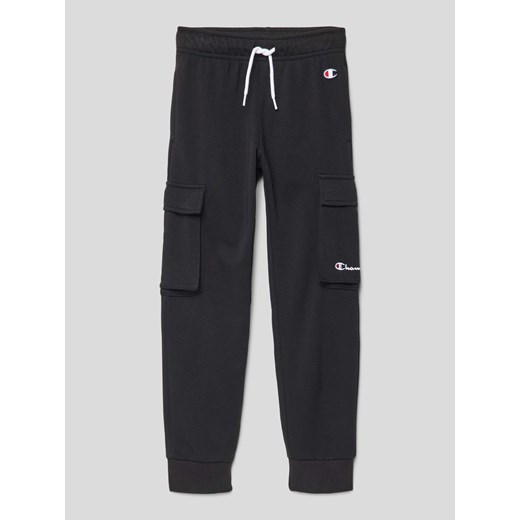 Spodnie dresowe z kieszeniami cargo ze sklepu Peek&Cloppenburg  w kategorii Spodnie chłopięce - zdjęcie 169460805