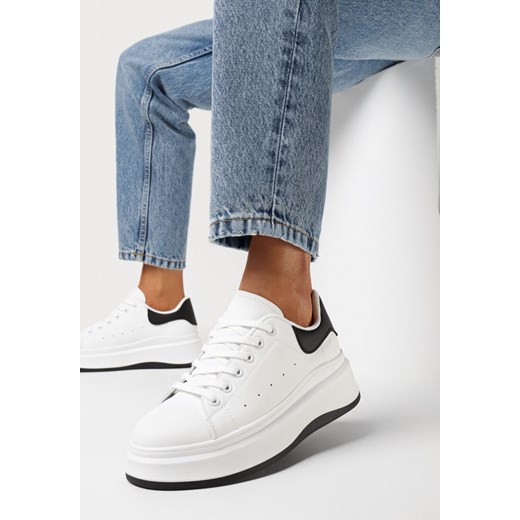 Biało-Czarne Sneakersy z Delikatną Perforacją i Gumowym Misiem przy Sznurówkach Zephra ze sklepu born2be.pl w kategorii Buty sportowe damskie - zdjęcie 169469917