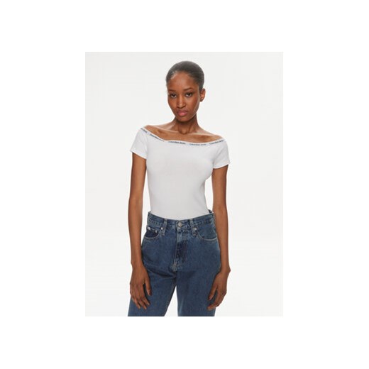 Calvin Klein Jeans Bluzka Logo J20J223098 Biały Slim Fit ze sklepu MODIVO w kategorii Bluzki damskie - zdjęcie 169491607