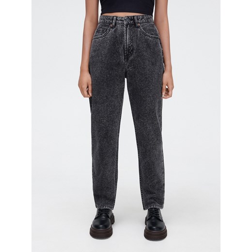 Cropp - Jeansy mom z efektem sprania - szary Cropp 36 wyprzedaż Cropp